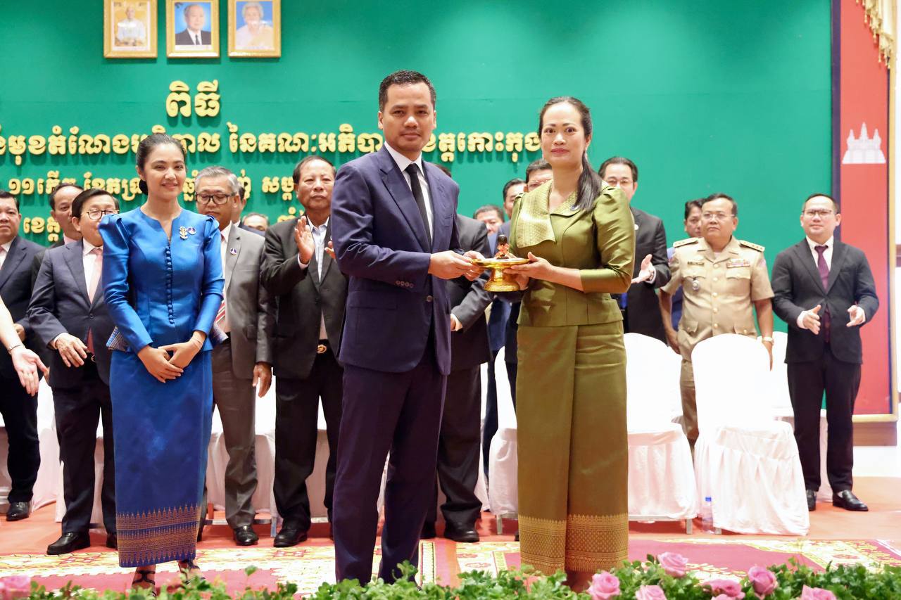 ឯកឧត្ដមអភិសន្តិបណ្ឌិត ស សុខា សង្កត់ពីភាពចាំបាច់នៃការបន្តថែរក្សាសុខសន្តិភាព និងបម្រើសេវាជូនពលរដ្ឋ ប្រកបដោយភាពកក់ក្តៅ ក្នុងពិធីប្រកាសមុខតំណែងអភិបាលខេត្តកោះកុង