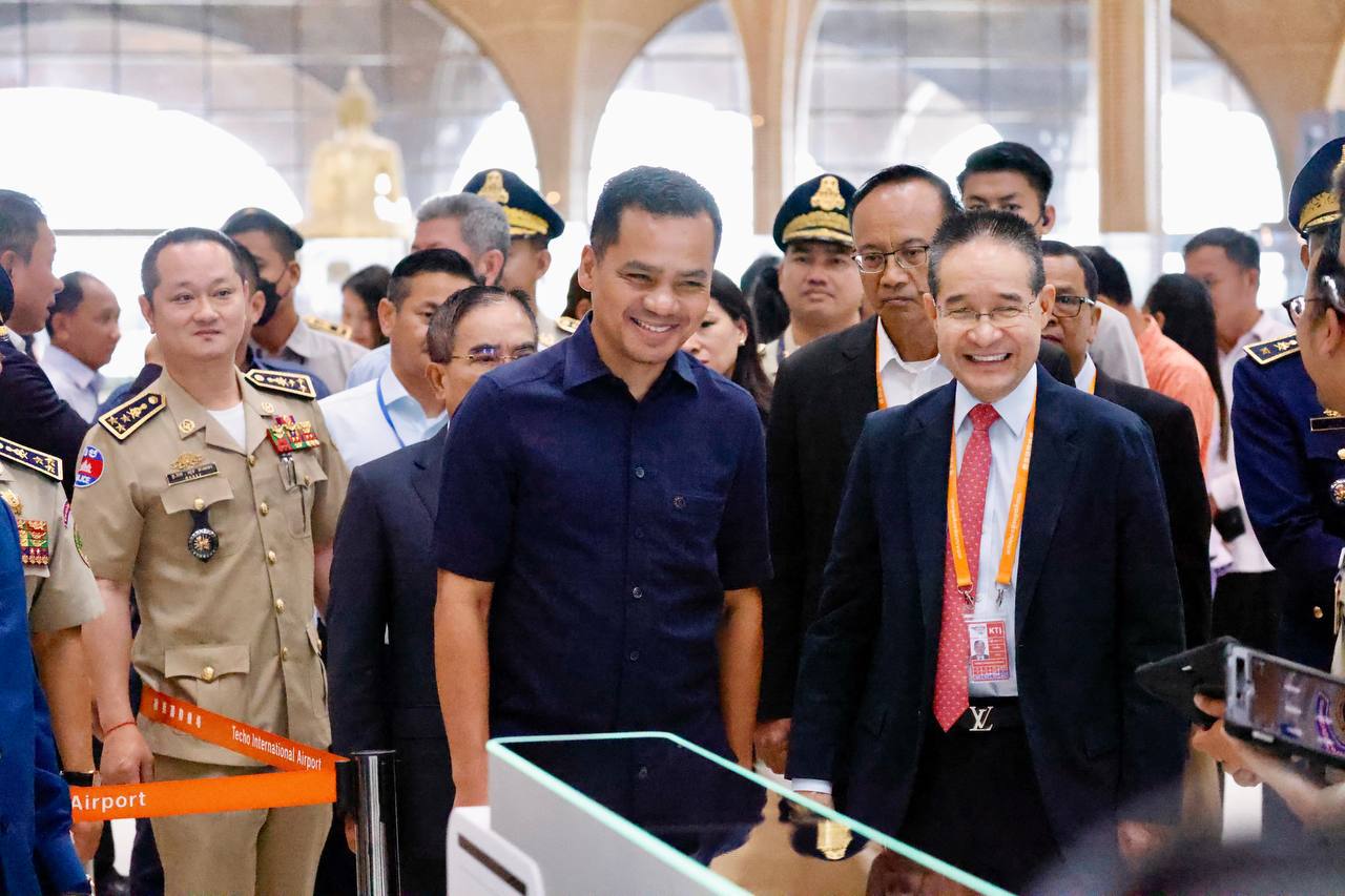 ឯកឧត្តមអភិសន្តិបណ្ឌិត ស សុខា ចុះពិនិត្យការត្រៀមលក្ខណៈរបស់អគ្គនាយកដ្ឋានអន្តោប្រវេសន៍ នៅអាកាសយានដ្ឋានអន្តរជាតិតេជោ!
