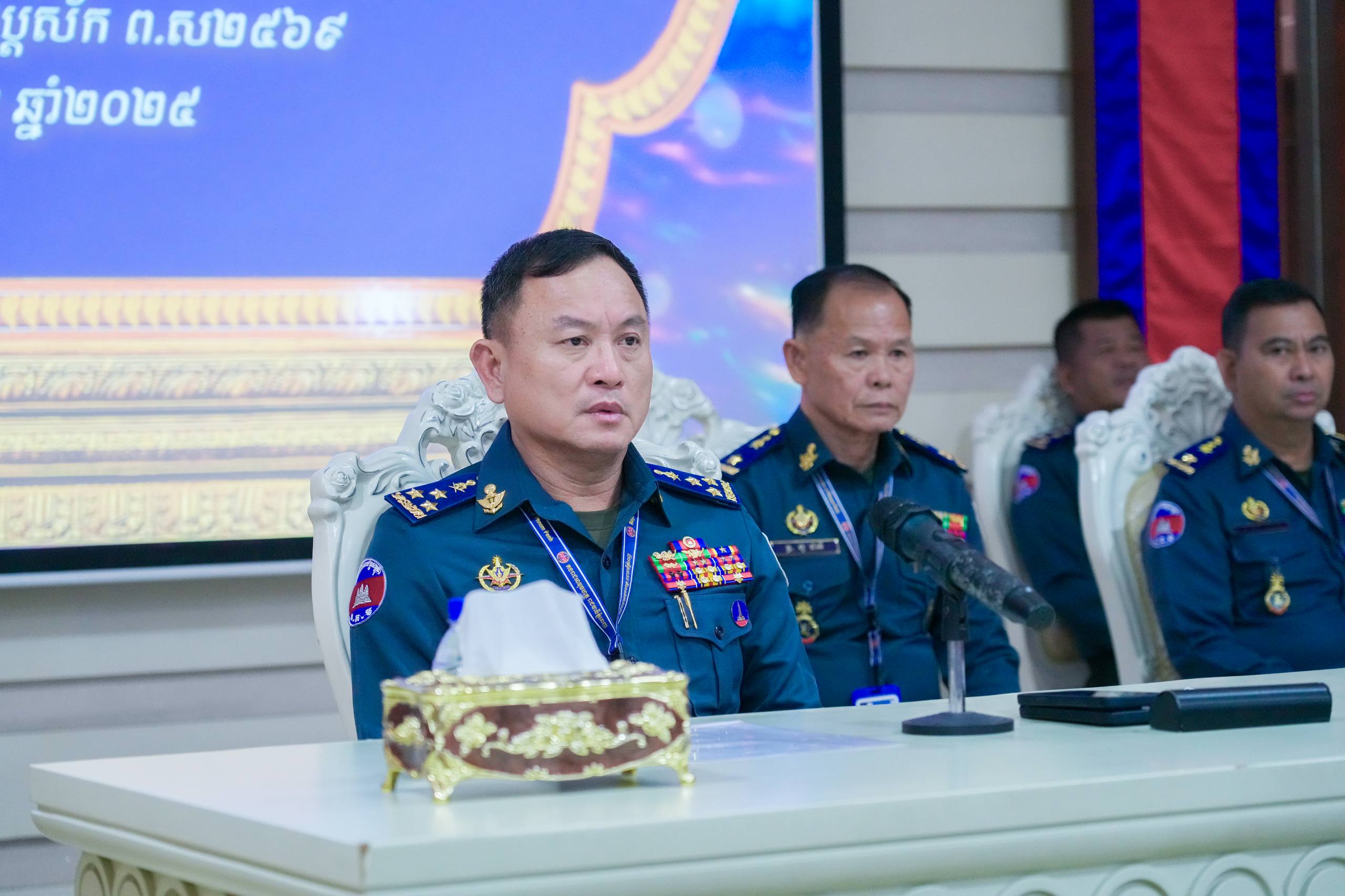 ឧត្តមសេនីយ៍ឯក រ័ត្ន ស្រ៊ាង អញ្ជើញដឹកនាំកិច្ចប្រជុំផ្សព្វផ្សាយការអនុវត្តតួនាទី ភារកិច្ច ៩ ខែ និងលើកទិសដៅការងារបន្តរបស់ កងរាជអាវុធហត្ថ! ឧត្តមសេនីយ៍ឯក រ័ត្ន ស្រ៊ាង អញ្ជើញដឹកនាំកិច្ចប្រជុំផ្សព្វផ្សាយការអនុវត្តតួនាទី ភារកិច្ច ៩ ខែ និងលើកទិសដៅការងារបន្តរបស់ កងរាជអាវុធហត្ថ!
