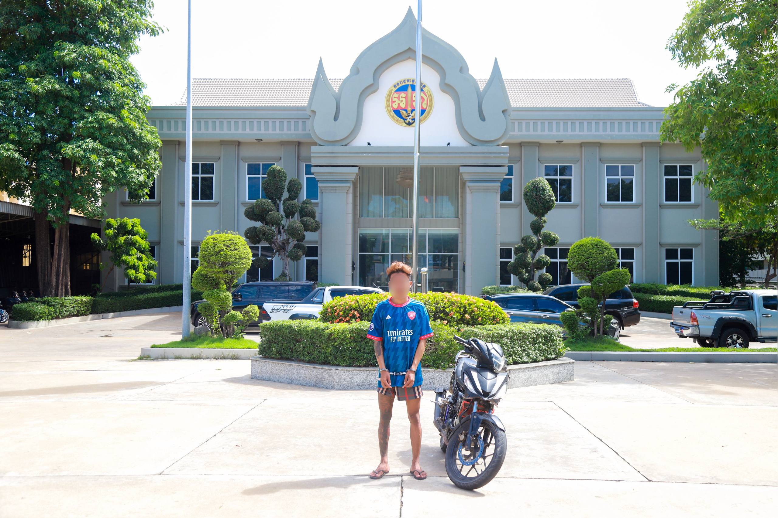 អាវុធហត្ថរាជធានីភ្នំពេញ ឃាត់ខ្លួនជនសង្ស័យម្នាក់ ពាក់ព័ន្ធករណីហិង្សាដោយចេតនា ដោយប្រើកូនកាំបិតចាក់ទៅលើនារីជាគូស្នេហ៍បណ្ដាលឱ្យរងរបួស!