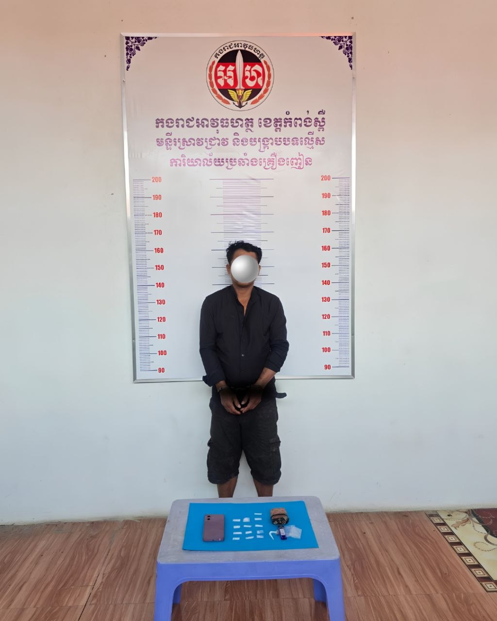 កម្លាំងមូលដ្ឋានកងរាជអាវុធហត្ថស្រុកសំរោងទង បានសហការជាមួយកម្លាំងមូលដ្ឋានកងរាជអាវុធហត្ថស្រុកសាមគ្គីមុនីជ័យ បានធ្វើការបង្ក្រាបនិងឃាត់ខ្លួនជនសង្ស័យ០១នាក់ ពាក់ព័ន្ធគ្រឿងញៀនក្នុងភូមិសាស្ត្រស្រុកសំរោងទង…