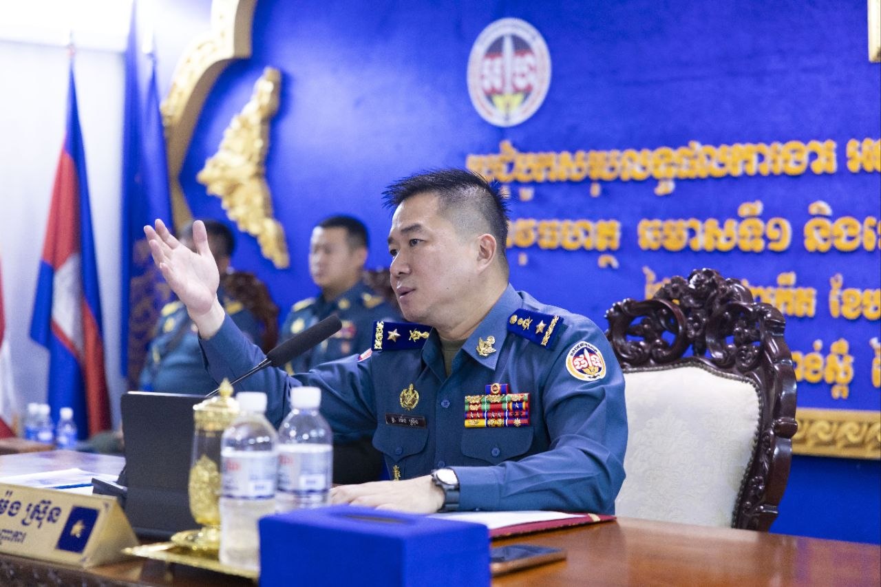 លោកឧត្តមសេនីយ៍ត្រី ម៉េង ស្រ៊ុន មេបញ្ជាការ បានអញ្ជើញជាអធិបតីដឹកនាំកិច្ចប្រជុំបូកសរុបលទ្ធផលការងារប្រចាំខែមិថុនា និងរបាយការណ៍ឆមាសទីមួយ លើកទិសដៅការងារបន្តឆ្នាំ២០២៦…