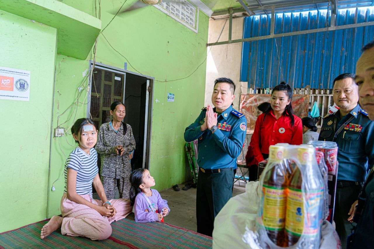 លោកឧត្តមសេនីយ៍ត្រី ម៉េង ស្រ៊ុន មេបញ្ជាការ បានបរិច្ចាគថវិកាចំនួន ១,១០៤.០០០រៀល ក្នុងការឧបត្ថម្ភទៅដល់ប្រជាពលរដ្ឋមានជីវភាពខ្វះខាត កំពុងជួបការលំបាក មានជំងឺប្រចាំកាយនិងលោកយាយចាស់ជរាមានជំងឺស្លាប់មួយចំហៀងខ្លួនក្នុងភូមិសាស្ត្រក្រុងច្បារមន…