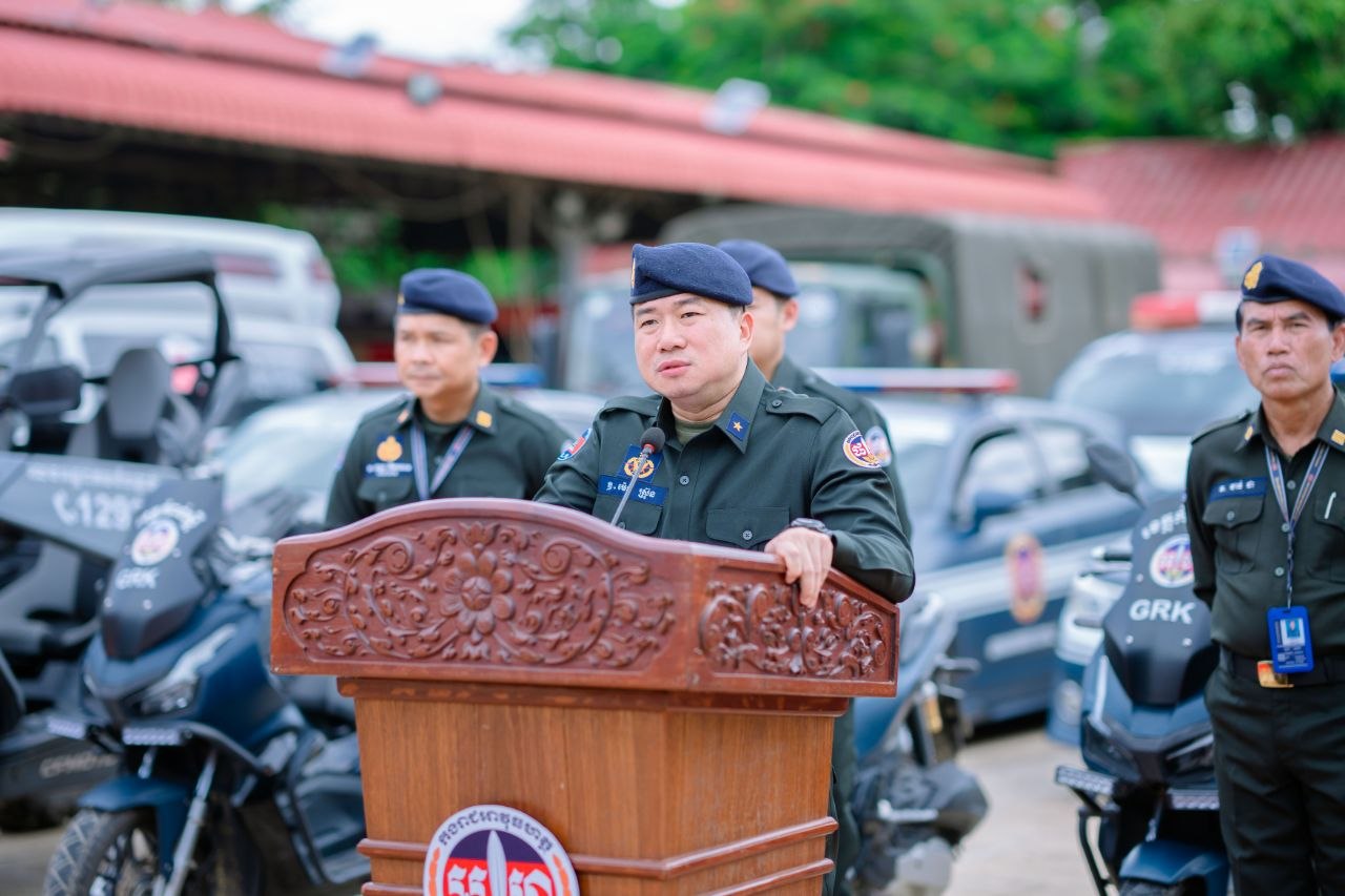 លោកឧត្តមសេនីយ៍ត្រី ម៉េង ស្រ៊ុន មេបញ្ជាការ កងរាជអាវុធហត្ថខេត្តកំពង់ស្ពឺ បានអញ្ជើញជាអធិបតីដឹកនាំកិច្ចប្រជុំត្រួតពិនិត្យនិងផ្សព្វផ្សាយក្នុងការត្រៀមលក្ខណៈទាំងកម្លាំង មធ្យោបាយ ឧបករណ៍ និងសម្ភារៈផ្សេងៗទៀតដែលមាននិងការស្វែងរកទីទួលសុវត្ថិភាព ដើម្បីត្រៀមលក្ខណៈចុះជួយសង្គ្រោះប្រជាពលរដ្ឋឲ្យទាន់ពេលវេលា ដែលអាចកើតមានឡើងជាយថាហេតុនារដូវវស្សាក្នុងឆ្នាំ២០២៦នេះ…