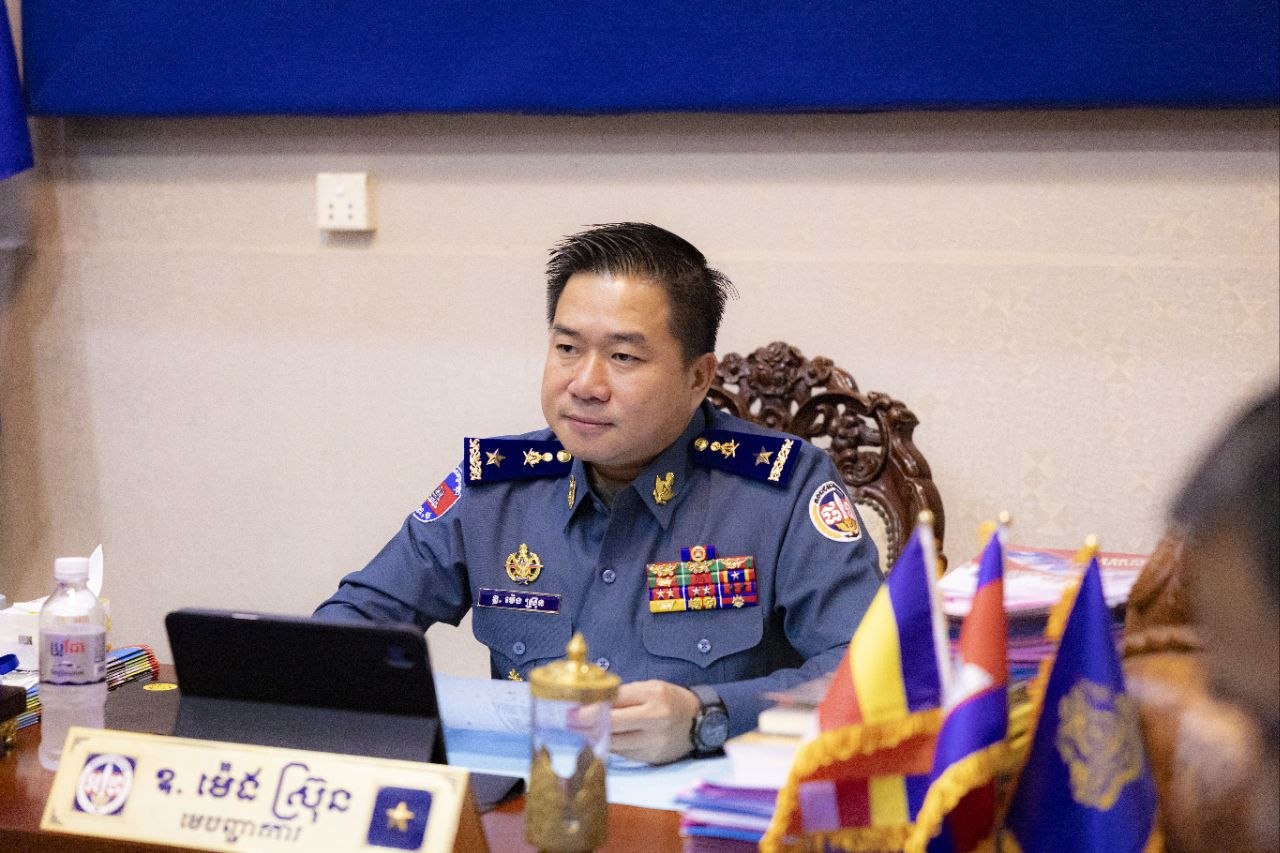 លោកឧត្តមសេនីយ៍ត្រី ម៉េង ស្រ៊ុន មេបញ្ជាការ កងរាជអាវុធហត្ថខេត្តកំបង់ស្ពឺ បានអញ្ជើញដឹកនាំប្រជុំការងារជំនាញដើម្បីដាក់ផែនការមួយចំនួនដល់ការងារជំនាញដែលពាក់ពន្ធ័…